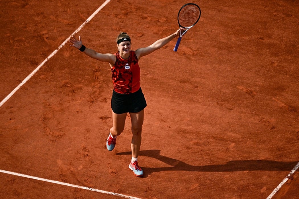 Karolina Muchova celebrates reaching the Roland Garros final