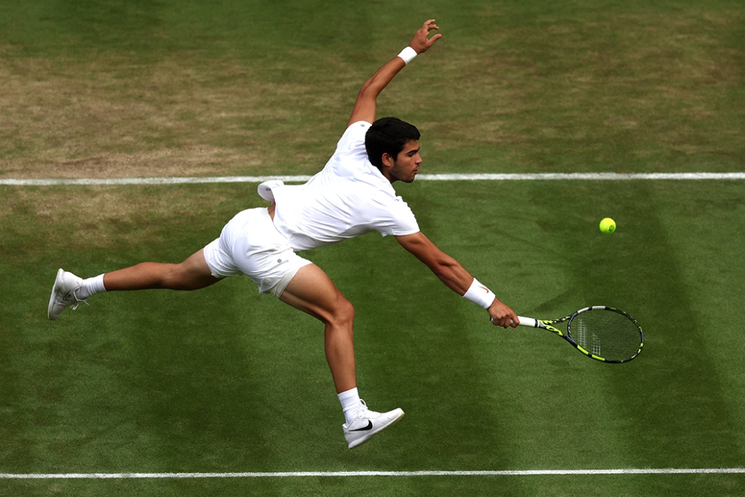 Carlos Alcaraz beat Matteo Berrettini to reach the Wimbledon quarterfinals