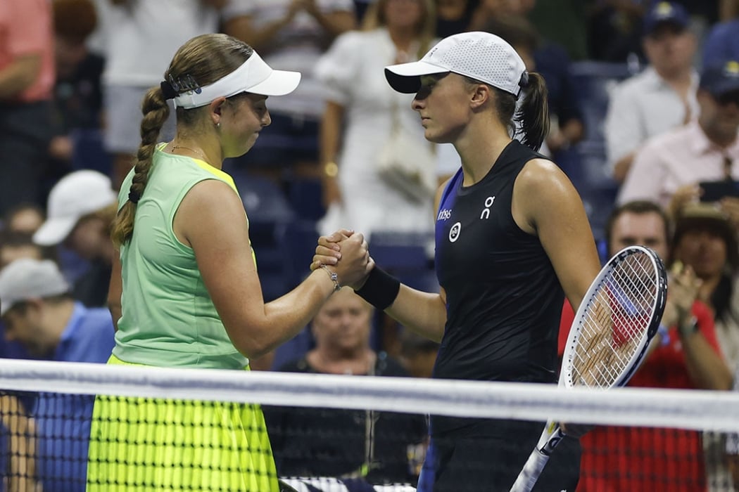 Jelena Ostapenko beat Iga Swiatek for the fourth straight time to reach the US Open quarterfinals