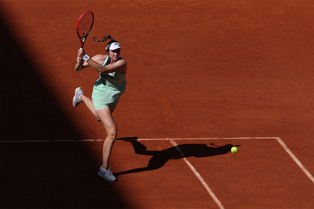 Elena Rybakina beat Jelena Ostapenko to reach the fourth round at Roland Garros