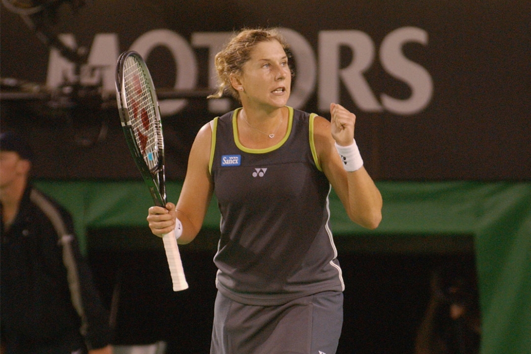 Monica Seles defeats Venus Williams in the Australian Open 2002 quarterfinals