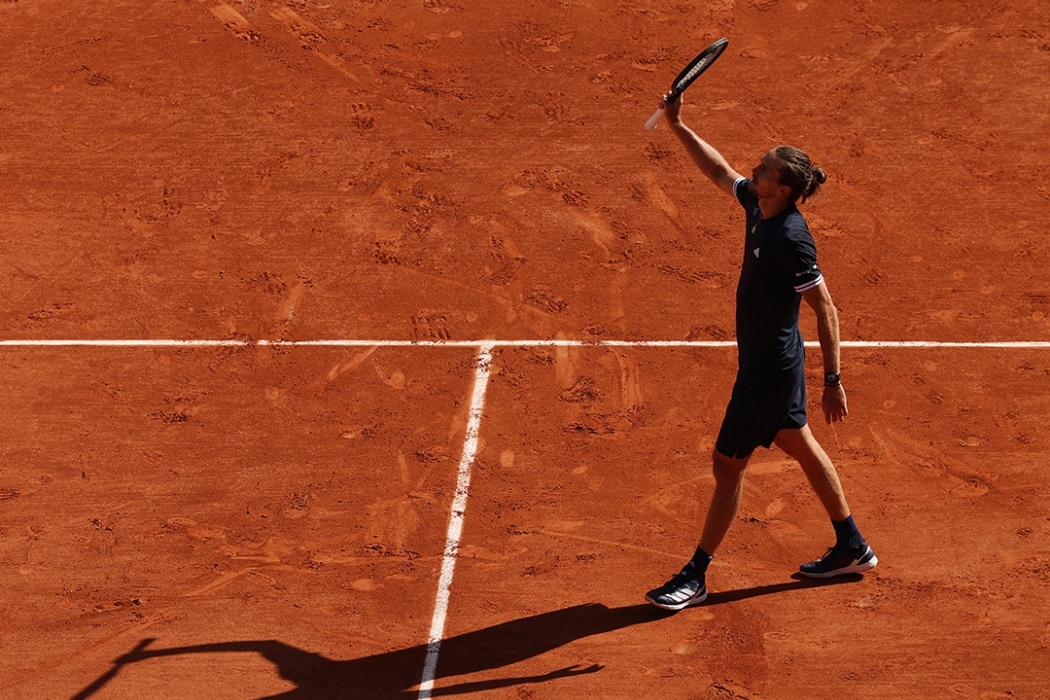 Alexander Zverev celebrates reaching the 2026 Roland Garros final