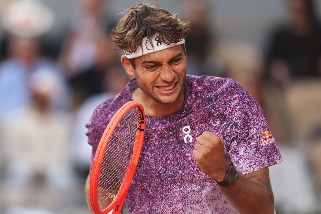 Flavio Cobolli in action at Roland Garros