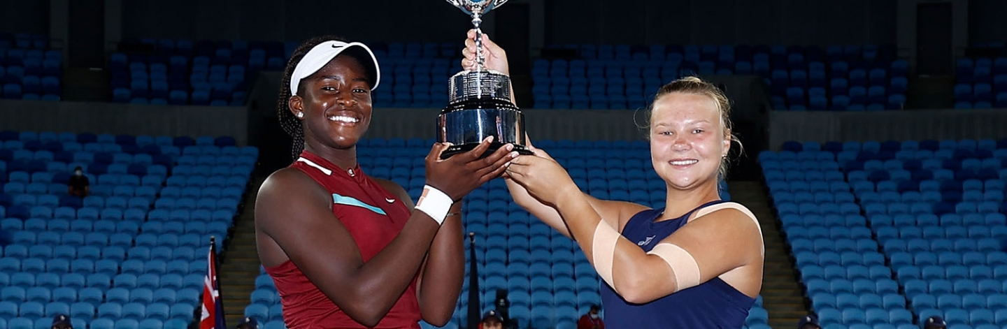 Australian Open 2022 girls doubles champions Ngounoue Shnaider