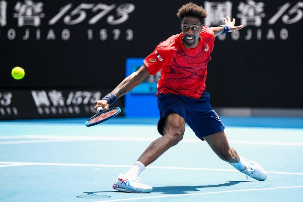 mops Monfils with straight-sets win |