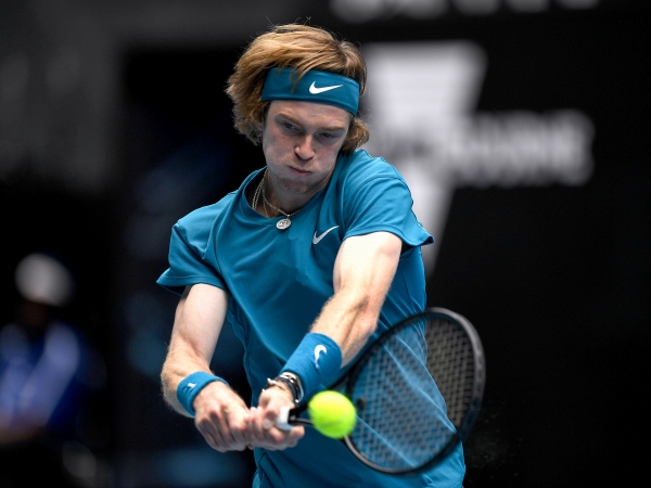 Russian men continue to roll in Melbourne AO