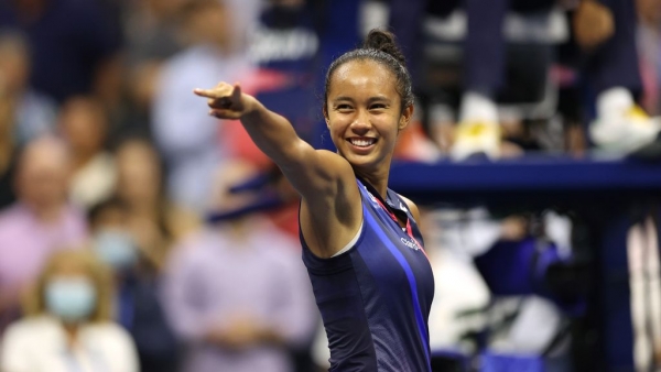 Leylah Fernandez celebrates her US Open semifinal win against Aryna Sabalenka