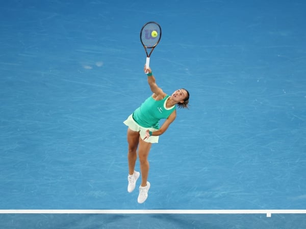 Queen Victorious: Zheng To Meet Sabalenka In AO 2024 Decider Sabalenka ...