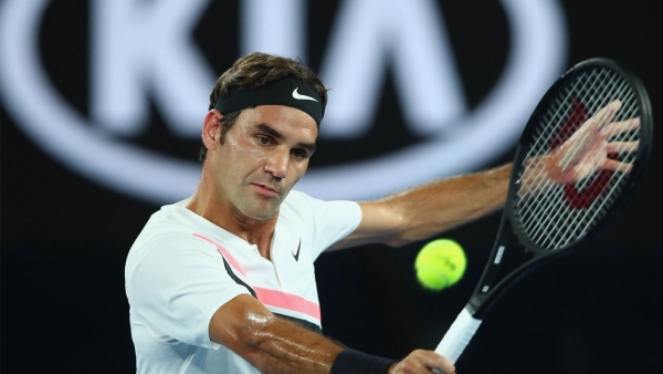 Federer takes to the skies against Fucsovics