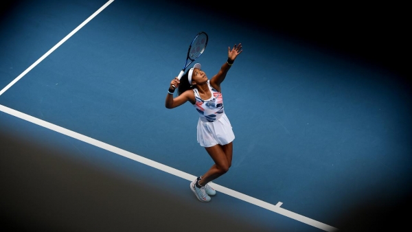 Naomi takes next step in title defence