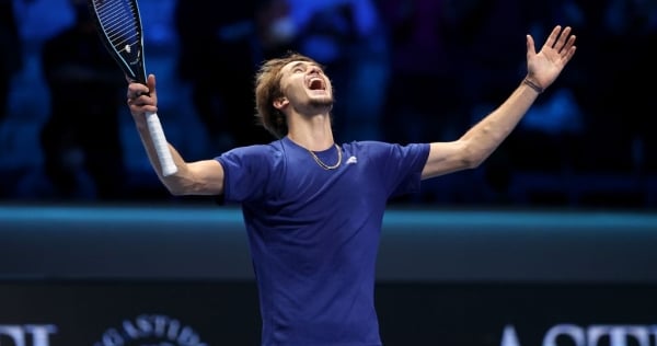 Zverev beats Medvedev for ATP Finals crown | AO