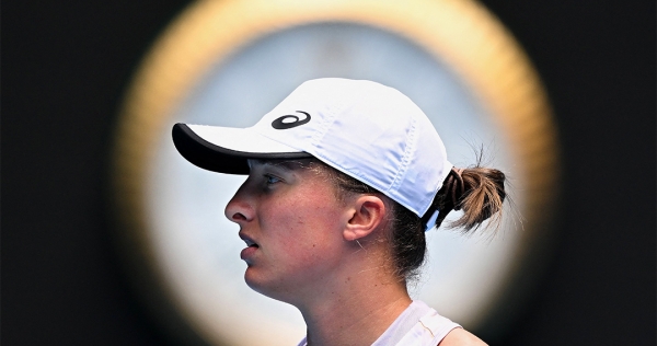 "I felt the pressure": Swiatek takes learnings from Rybakina loss | AO