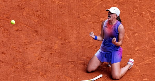 Legends laud Swiatek as world No.1 three-peats at Roland Garros