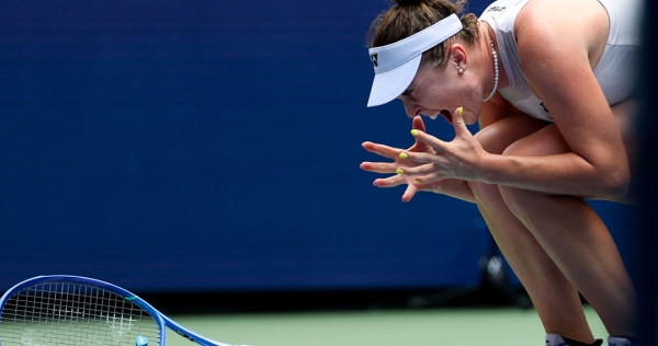 Noskova sets up consequential quarterfinal clash with Sabalenka